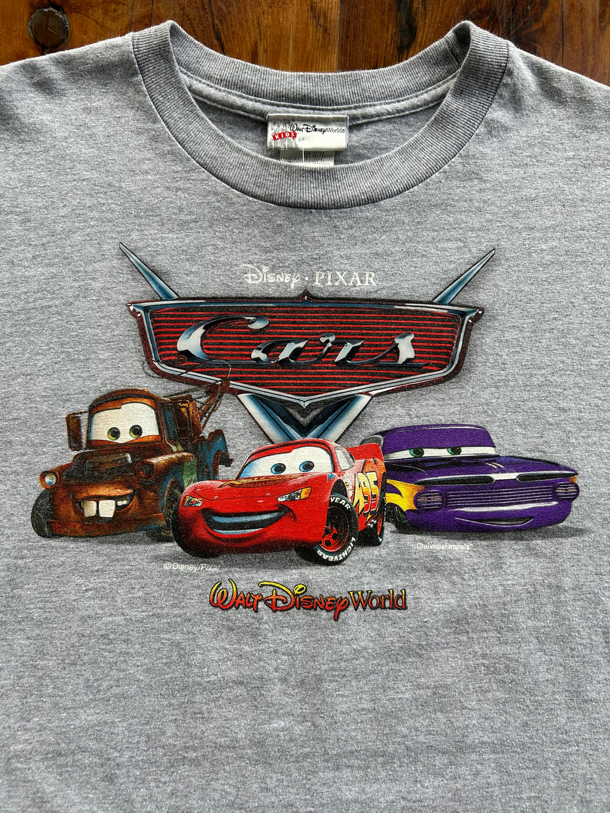 2006 Disney Pixar Cars Movie-Promo T-Shirt. Size Small (Youth Large)