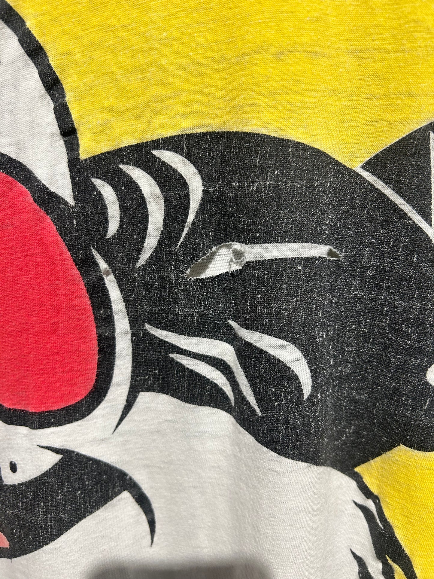 1992 Sylvester The Cat Flirts Sleep T-Shirt. Size XXL