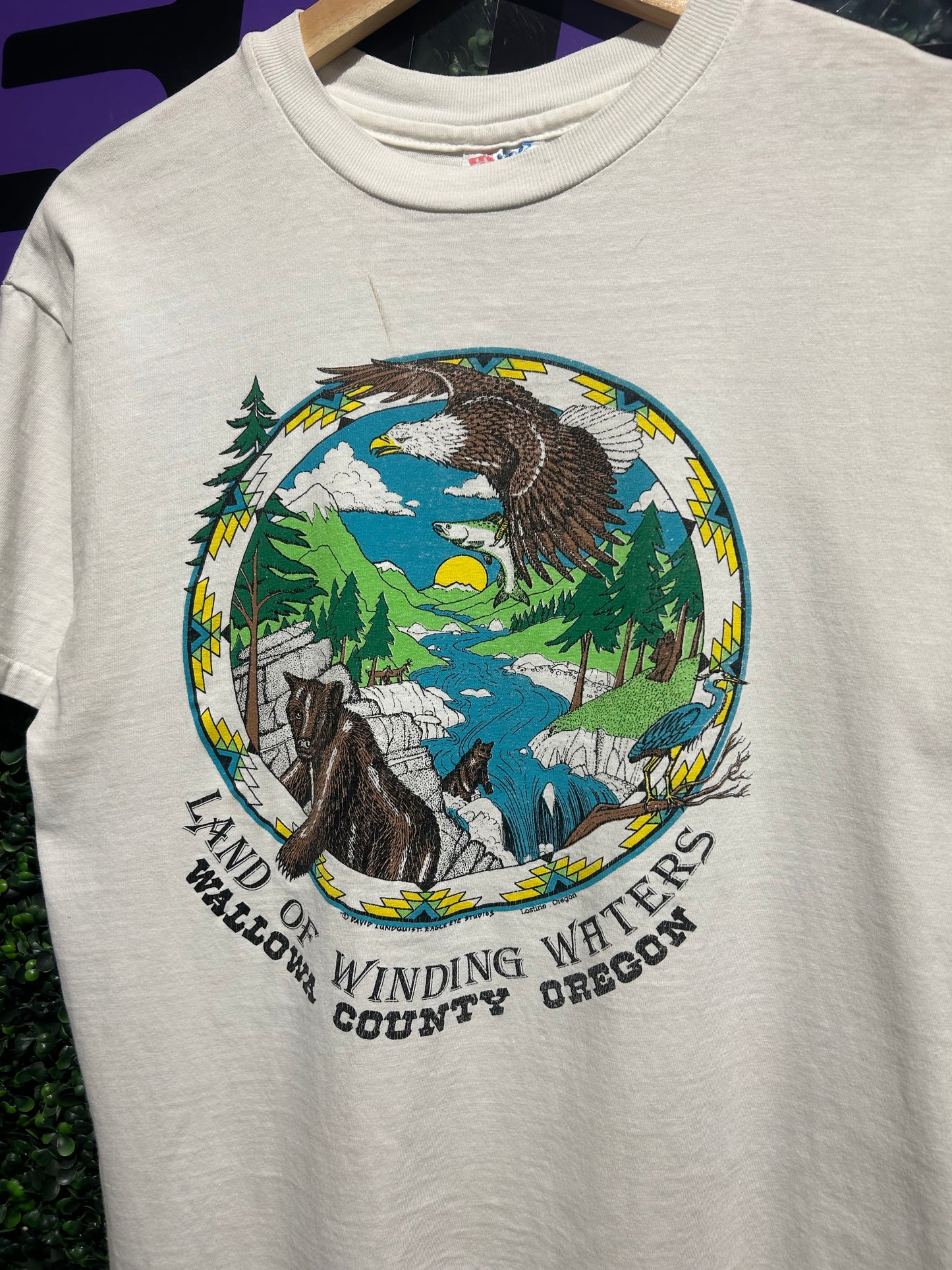 90s Land Of Winding Waters Oregon T-Shirt. Size Medium