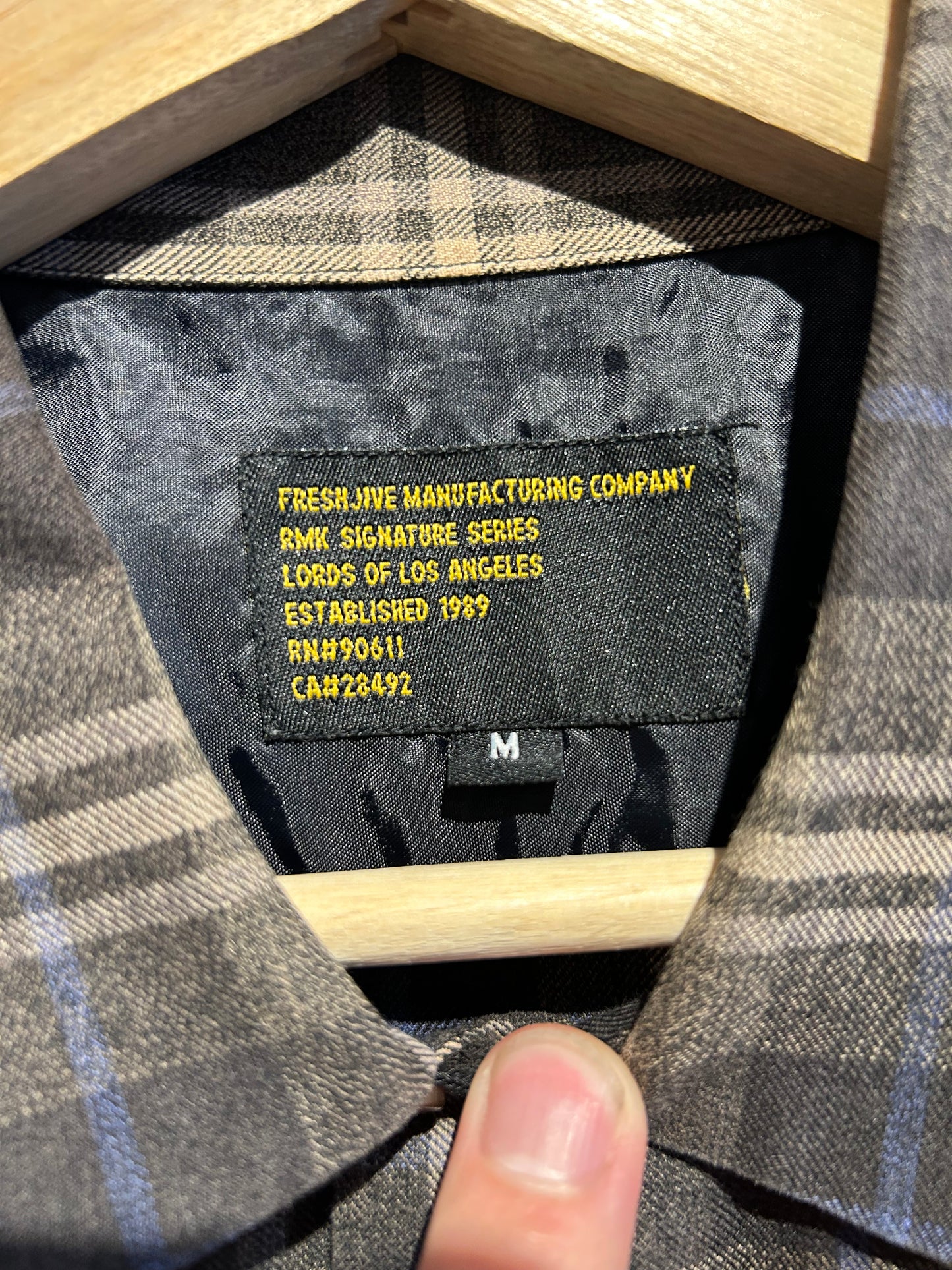 00s Fresh Jive Button-Up Shirt. Size Medium