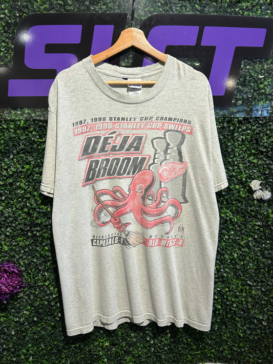 1998 Detroit Red Wings Deja Broom Stanley Cup T-Shirt. Size Large