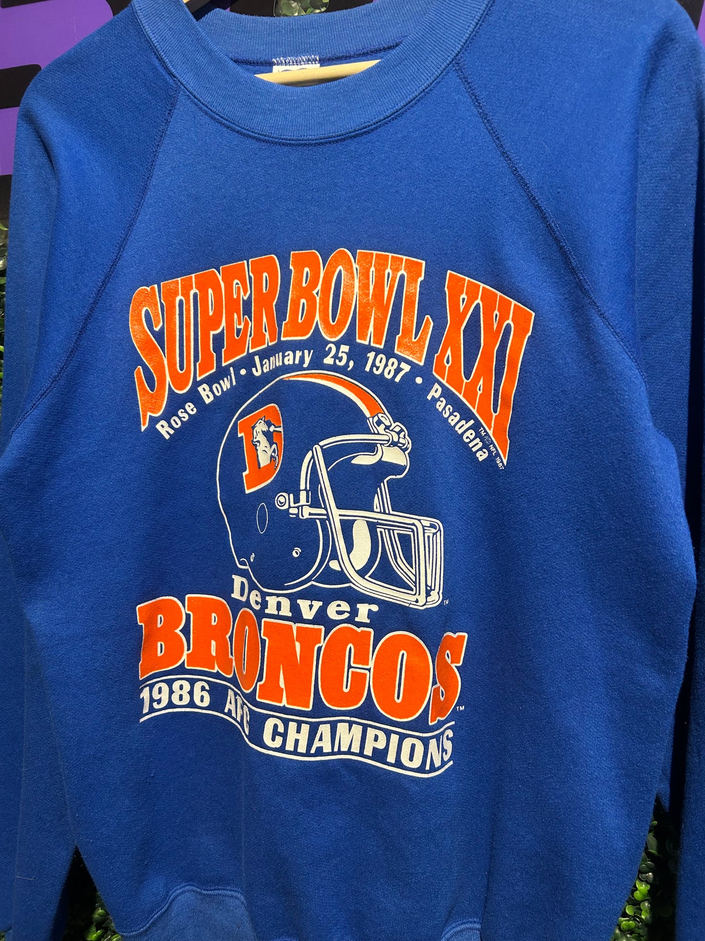 1987 Denver Broncos Super Bowl Crewneck. Size Medium