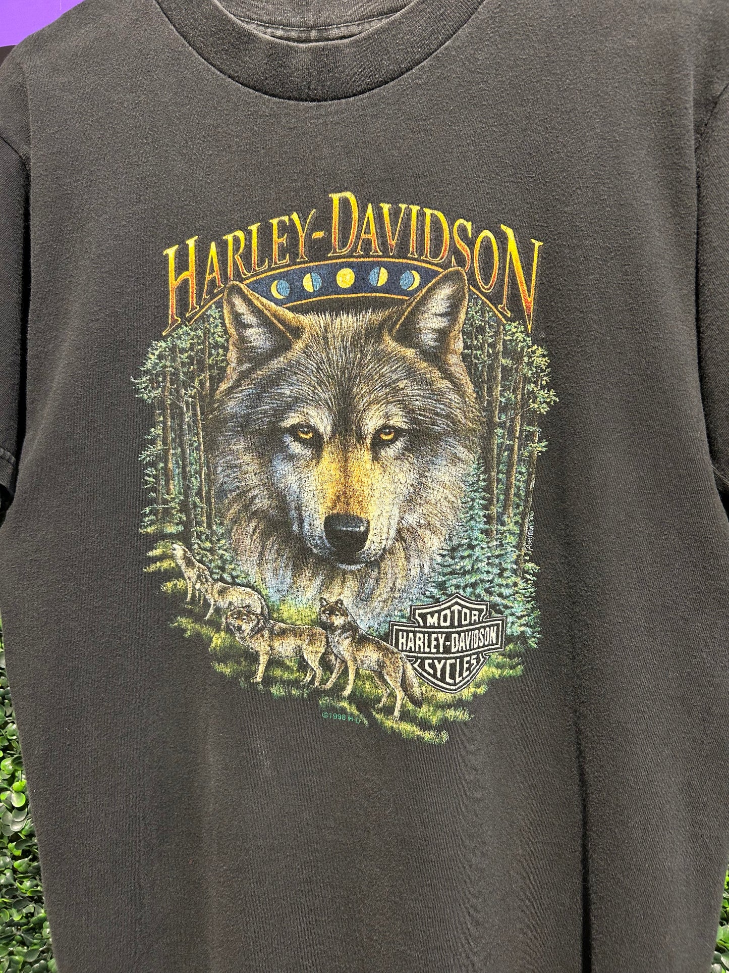 1998 Harley Davidson Wolf T-Shirt. Size Medium