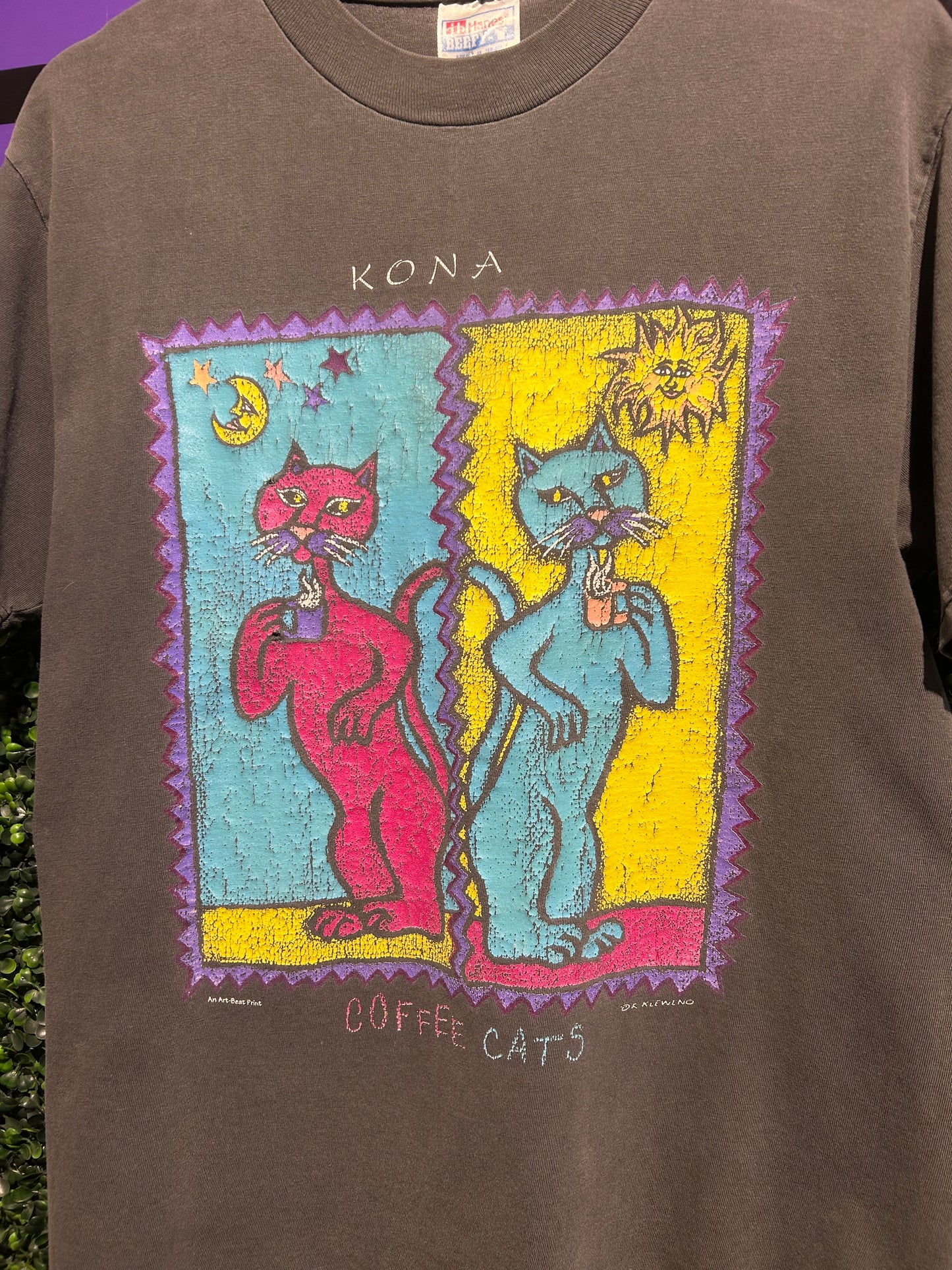 Vintage Coffee Cats Art T-Shirt. Size M/L