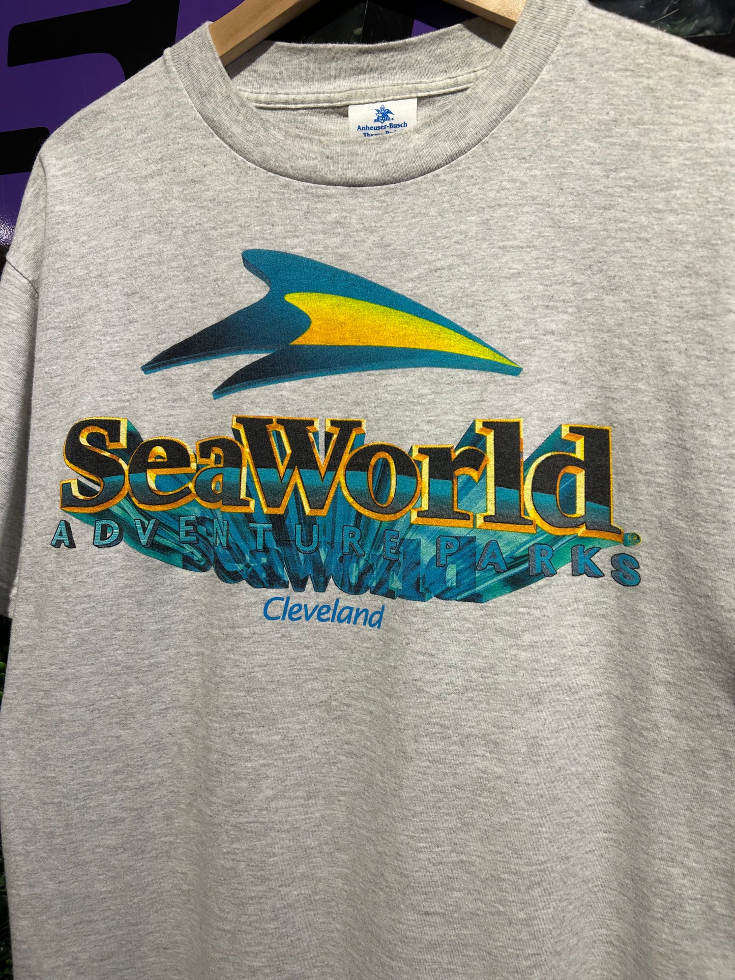 90s Sea World Cleveland T-Shirt. Size Large