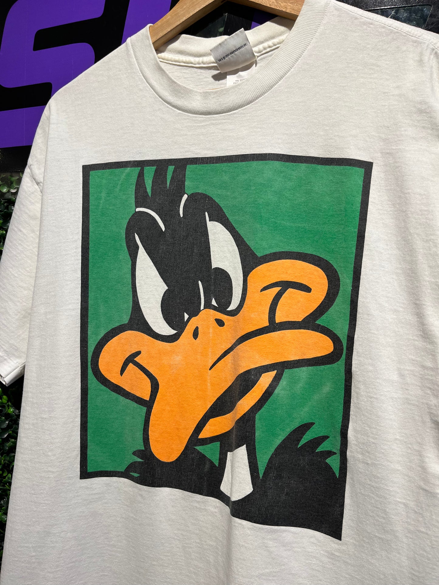 1991 Daffy Duck Looney Tunes T-Shirt. Size L/XL