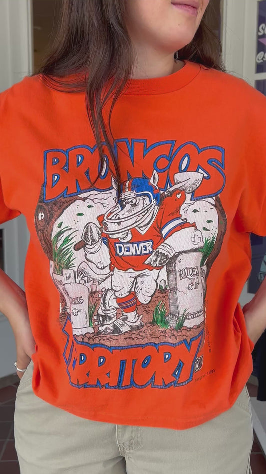 1993 Denver Broncos Territory T-Shirt. Size L/XL (Cropped)