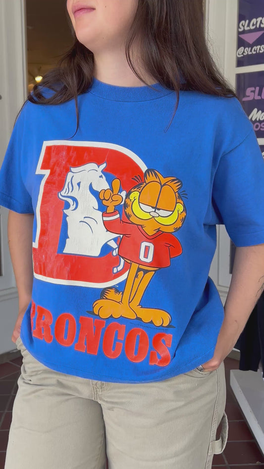 1993 Denver Broncos Garfield T-Shirt. Size Large (Cropped)